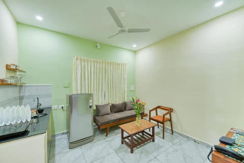 Kitchen or kitchenette, Living room, Seating area