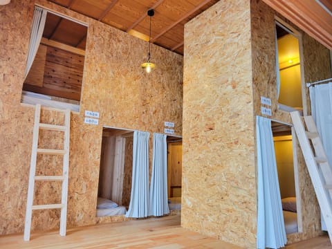 Bedroom, bunk bed