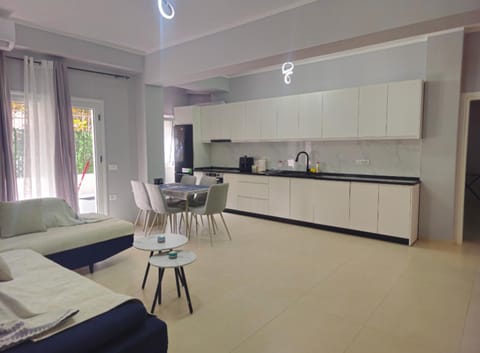 Kitchen or kitchenette, Living room, Dining area