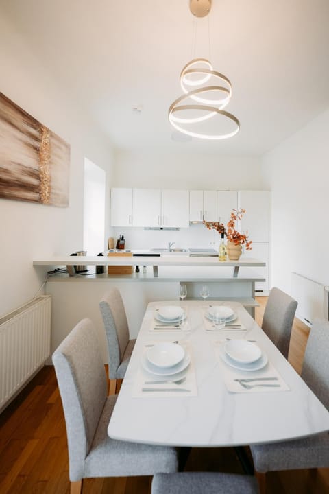 Kitchen or kitchenette, Seating area, Dining area