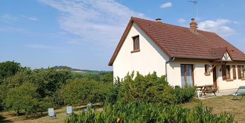 Property building, Day, Natural landscape, Garden, Balcony/Terrace, Garden view, sunbed
