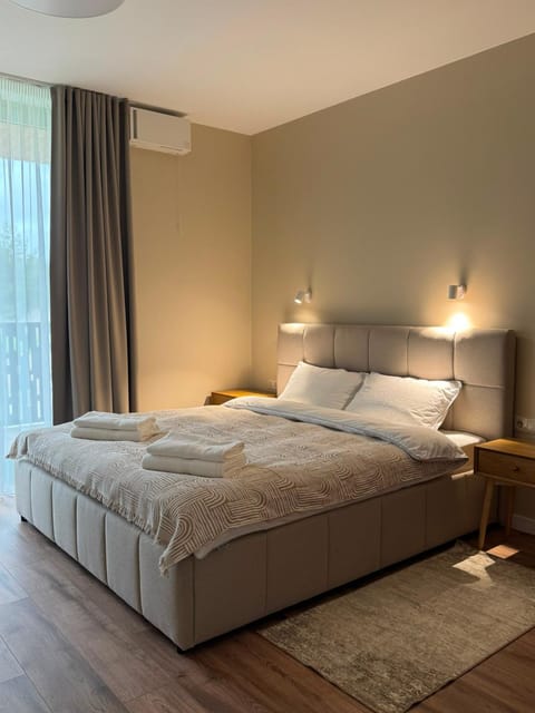 Bed, Bedroom, air conditioner