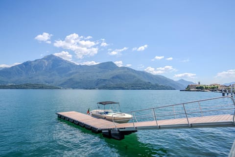 Nearby landmark, Day, Natural landscape, Activities, Lake view, Mountain view