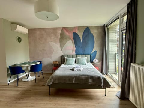Bed, Living room, Dining area, Bedroom, air conditioner, air conditioner