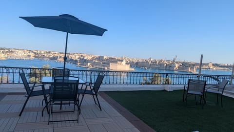 Nearby landmark, Balcony/Terrace, Balcony/Terrace, Dining area, City view, Sea view
