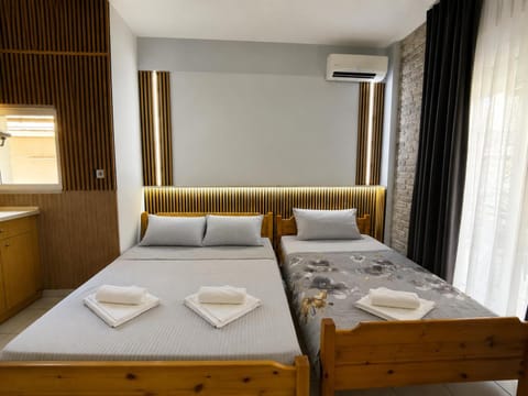 Bed, Living room, Photo of the whole room, Bedroom, air conditioner