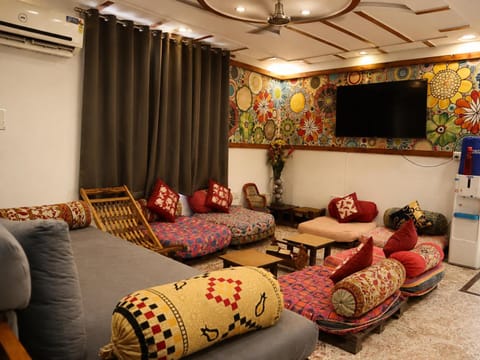 Communal lounge/ TV room, TV and multimedia