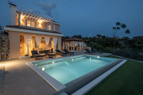 Property building, Patio, Night, Garden, Garden view, Pool view, Swimming pool, sunbed