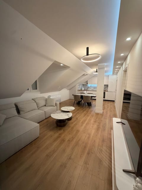TV and multimedia, Kitchen or kitchenette, Living room, Seating area