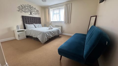 Bed, Seating area, Bedroom