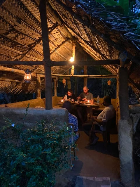 Restaurant/places to eat, Night, People, Dining area, group of guests