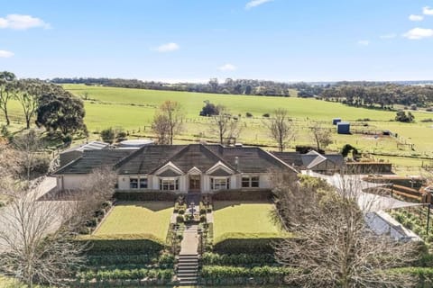 Property building, Natural landscape, Bird's eye view, Garden, Garden view