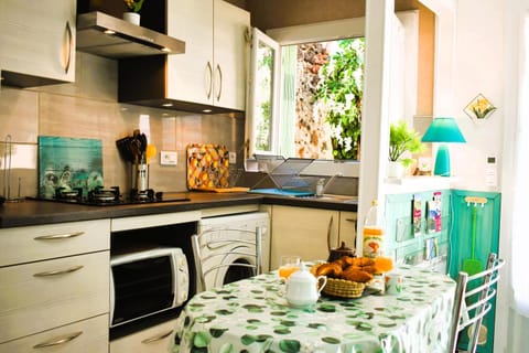 Kitchen or kitchenette, stove, kitchen