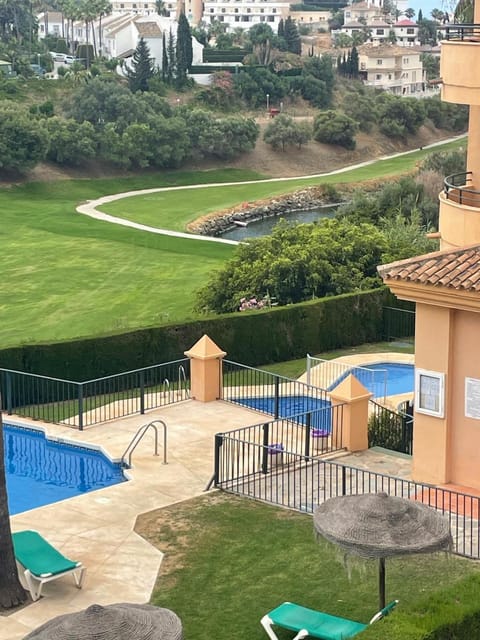 Golfcourse, Pool view