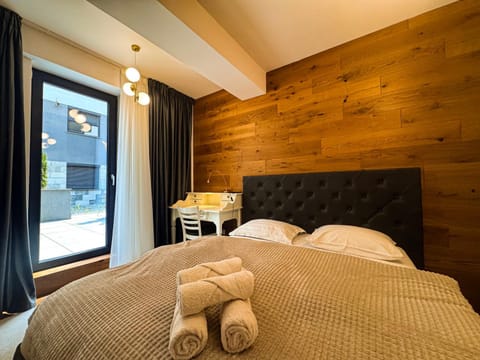 Bed, Photo of the whole room, Bedroom, towels