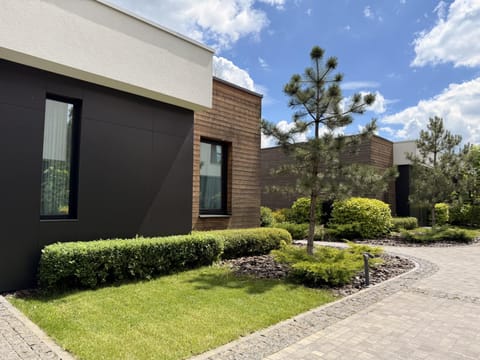 Property building, Day