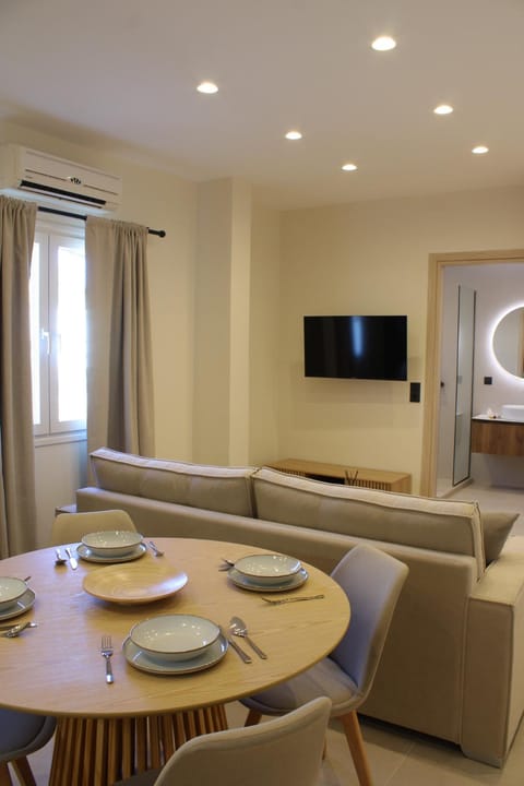 Seating area, Dining area