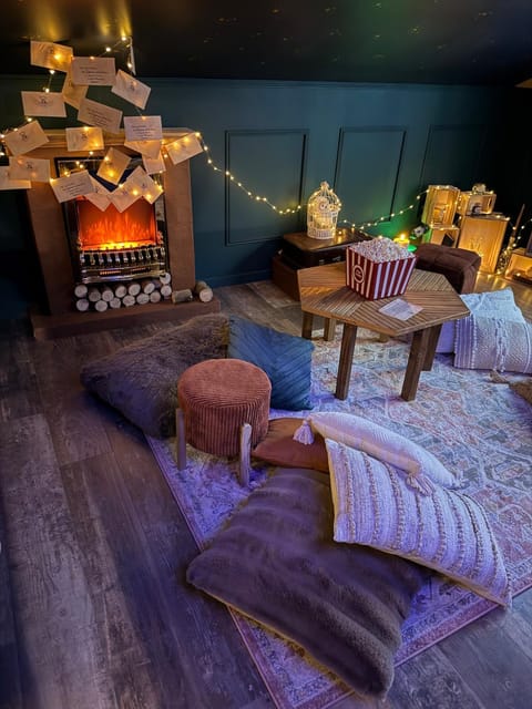 Bed, Living room, Photo of the whole room