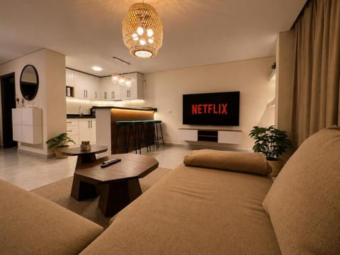 Communal lounge/ TV room, TV and multimedia, Kitchen or kitchenette, Living room, Photo of the whole room, Seating area