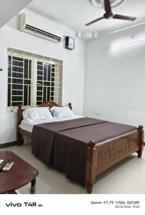 Bed, Bedroom, air conditioner