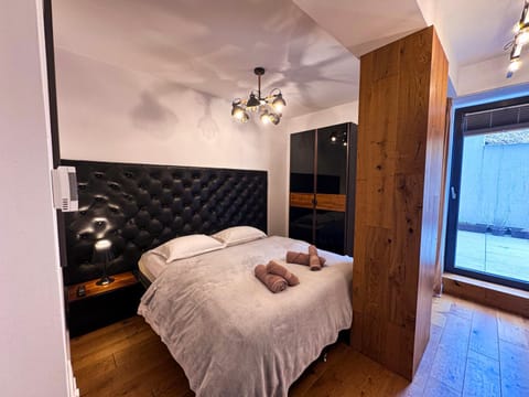 Photo of the whole room, Bedroom, towels