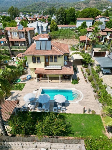 Property building, Spring, Neighbourhood, Garden, Garden view, Swimming pool