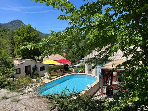 Property building, Natural landscape, Garden, Garden view, Mountain view, Pool view, Swimming pool, sunbed