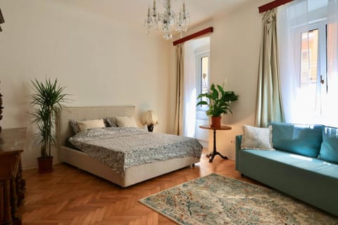 Bed, Photo of the whole room, Seating area, Bedroom