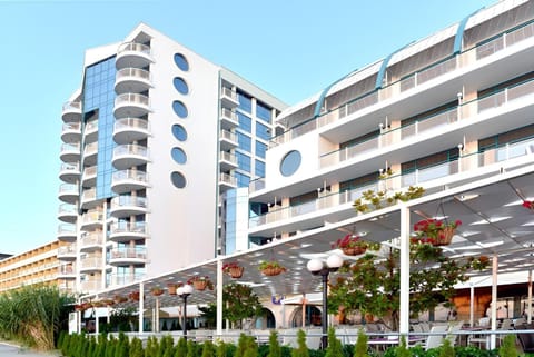 Property building, Restaurant/places to eat, Day