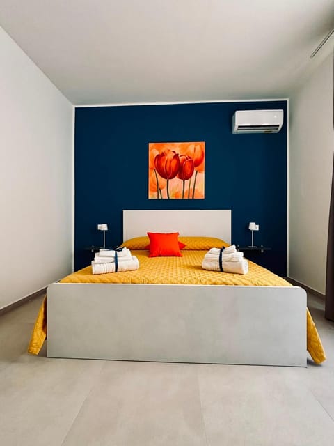 Bed, Photo of the whole room, Bedroom, towels, air conditioner