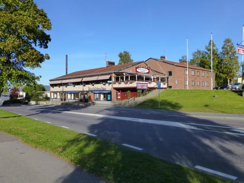 Nearby landmark, Day