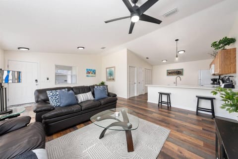 TV and multimedia, Kitchen or kitchenette, Living room, Seating area, Dining area, pet friendly