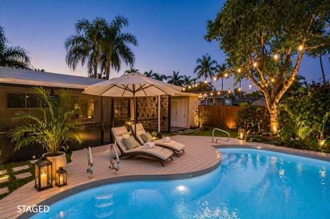 Property building, Natural landscape, Garden view, Pool view, Swimming pool, Swimming pool, sunbed