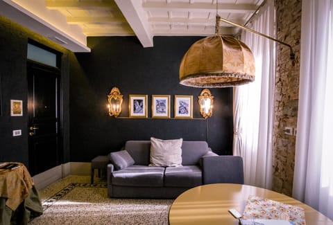 Day, Living room, Seating area