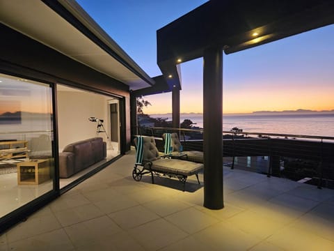 Patio, View (from property/room), Balcony/Terrace, Sea view, sunbed