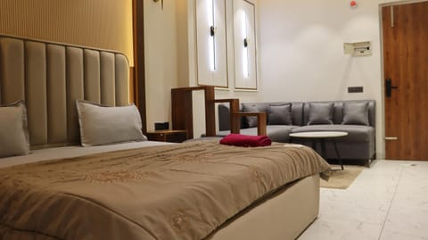 Bed, Bedroom, Area and facilities, Area and facilities, Lunch, Family, furniture, internet