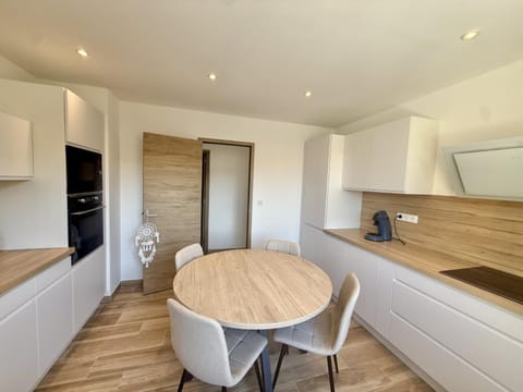 Kitchen or kitchenette, Kitchen or kitchenette