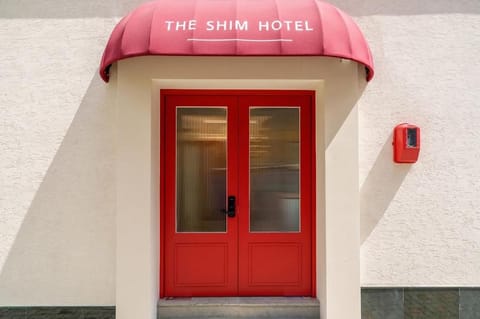 Facade/entrance