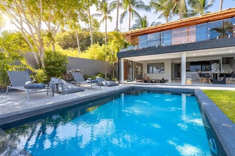 Property building, Spring, Day, Garden, Garden view, Pool view, Swimming pool, sunbed