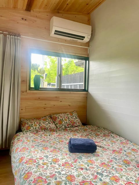 Bed, Bedroom, air conditioner