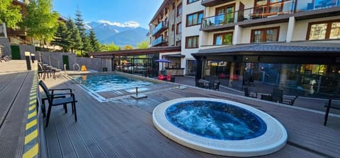 Hot Tub, Swimming pool