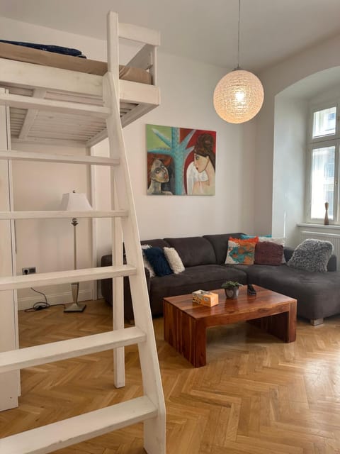 Living room, Seating area, bunk bed