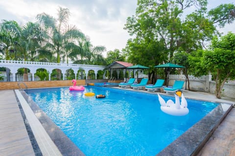 Swimming pool, Swimming pool, sunbed