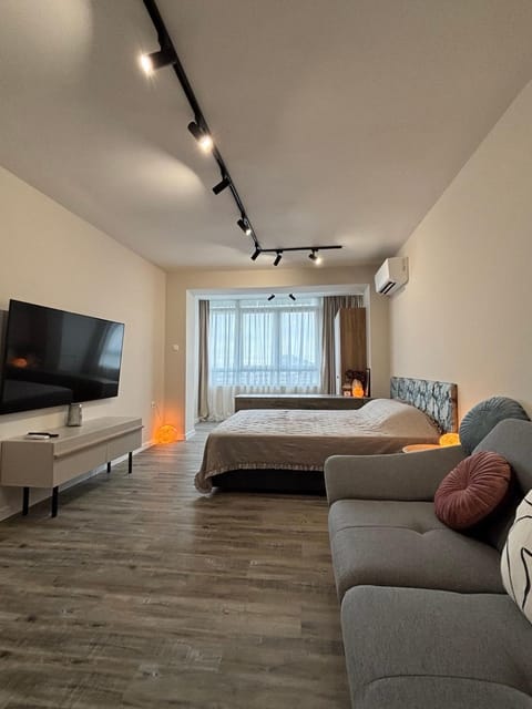 Communal lounge/ TV room, Bed, TV and multimedia, Living room, Bedroom