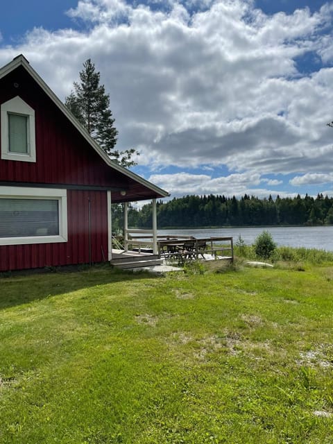 Property building, Garden view, Lake view