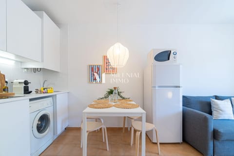 Kitchen or kitchenette, Dining area, washing machine
