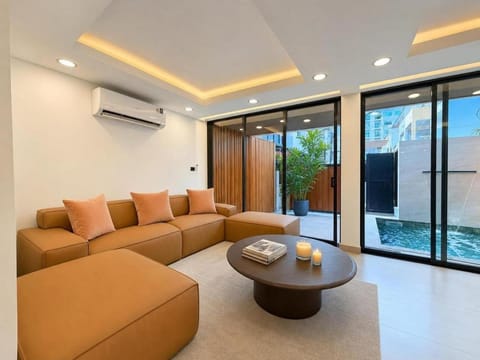 Property building, Communal lounge/ TV room, TV and multimedia, Living room, Photo of the whole room, Seating area, Pool view, Swimming pool, sunbed, air conditioner