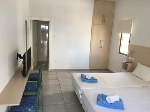 TV and multimedia, Photo of the whole room, Bedroom