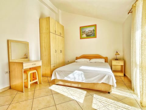 Bed, Bedroom, towels, wardrobe