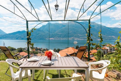 Dining area, Lake view, Mountain view